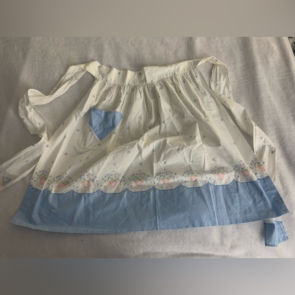 Vintage Half Apron Blue And White Floral Teapot Print Pocket Cottagecore 50s 60s